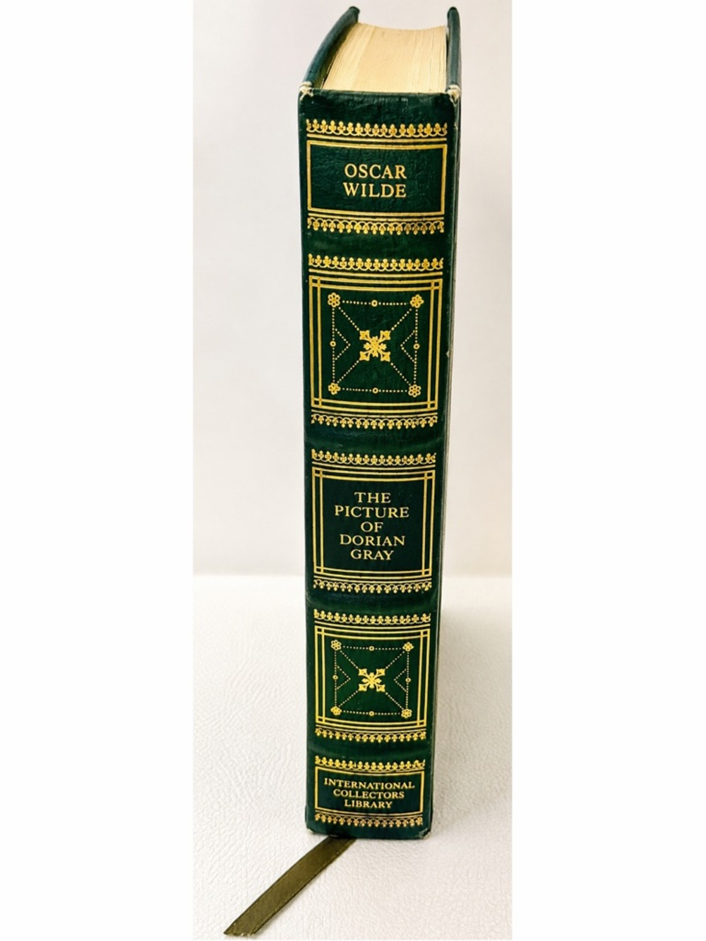 Oscar Wilde The Picture of Dorian Gray International Collectors Library HC Book
